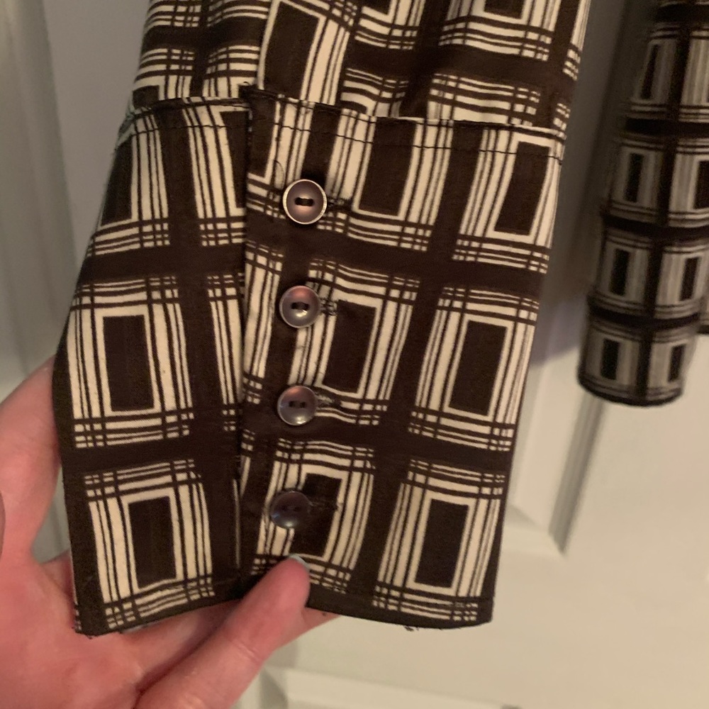 Vneck button down - Picture 4 of 5
